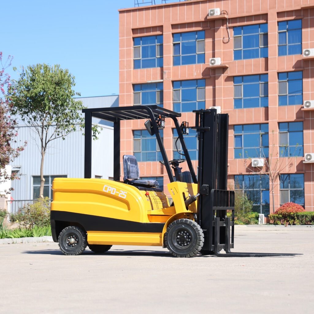 Front angled outdoor shot of MIWO CPD‑25 2.5 ton electric forklift