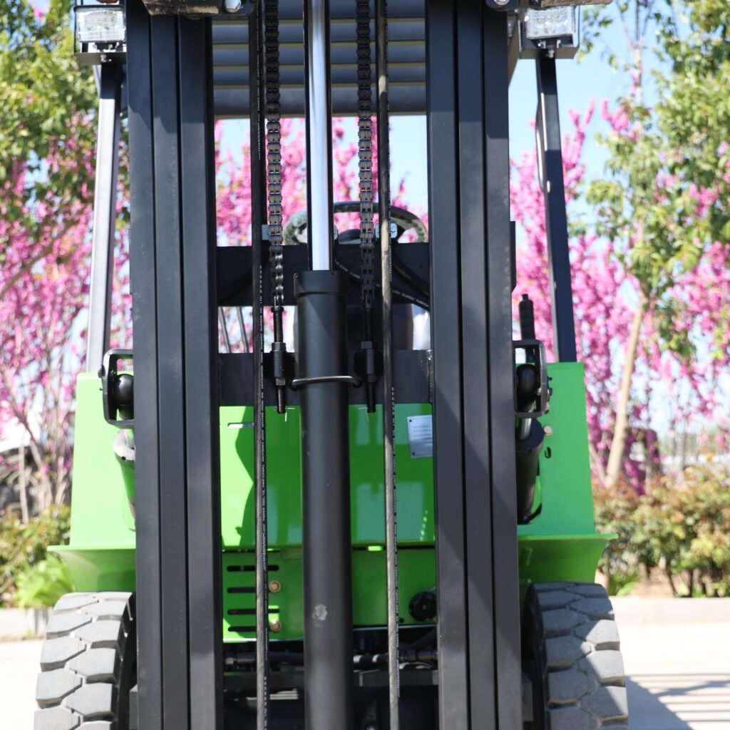 Front mast full view of MIWO CPD‑30 3 ton electric forklift