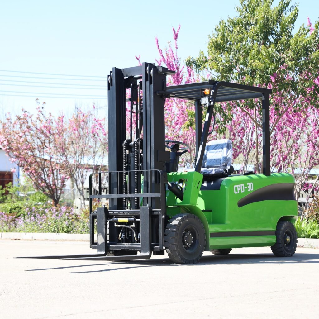 Oblique side outdoor photo of MIWO CPD‑30 3 ton electric forklift