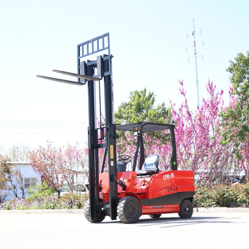 MIWO CPD‑35 3.5 ton electric forklift with fully raised lifting mast
