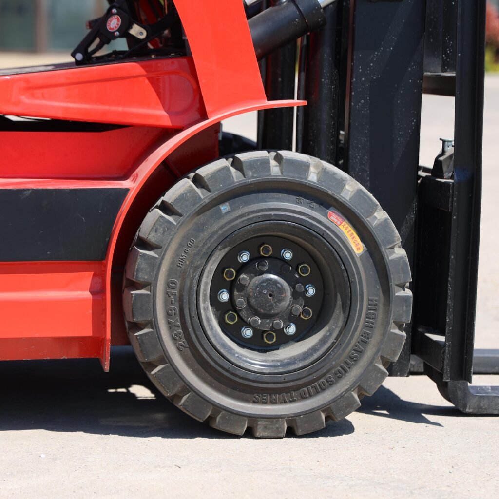 Solid puncture-proof tire closeup of MIWO CPD‑35 electric forklift