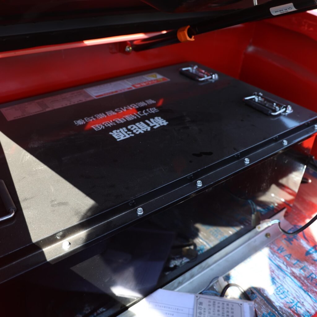Battery compartment closeup of MIWO CPD‑35 3.5 ton electric forklift